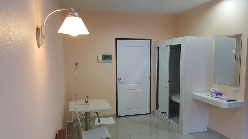 Jirasin Hotel & Apartment Ранонг Номер фото