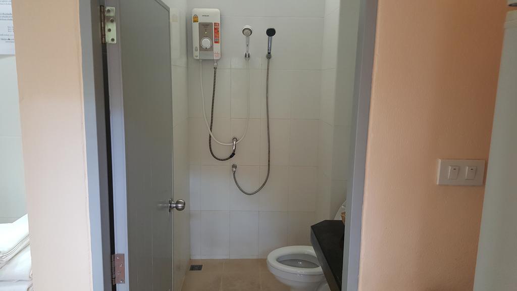 Jirasin Hotel & Apartment Ранонг Экстерьер фото