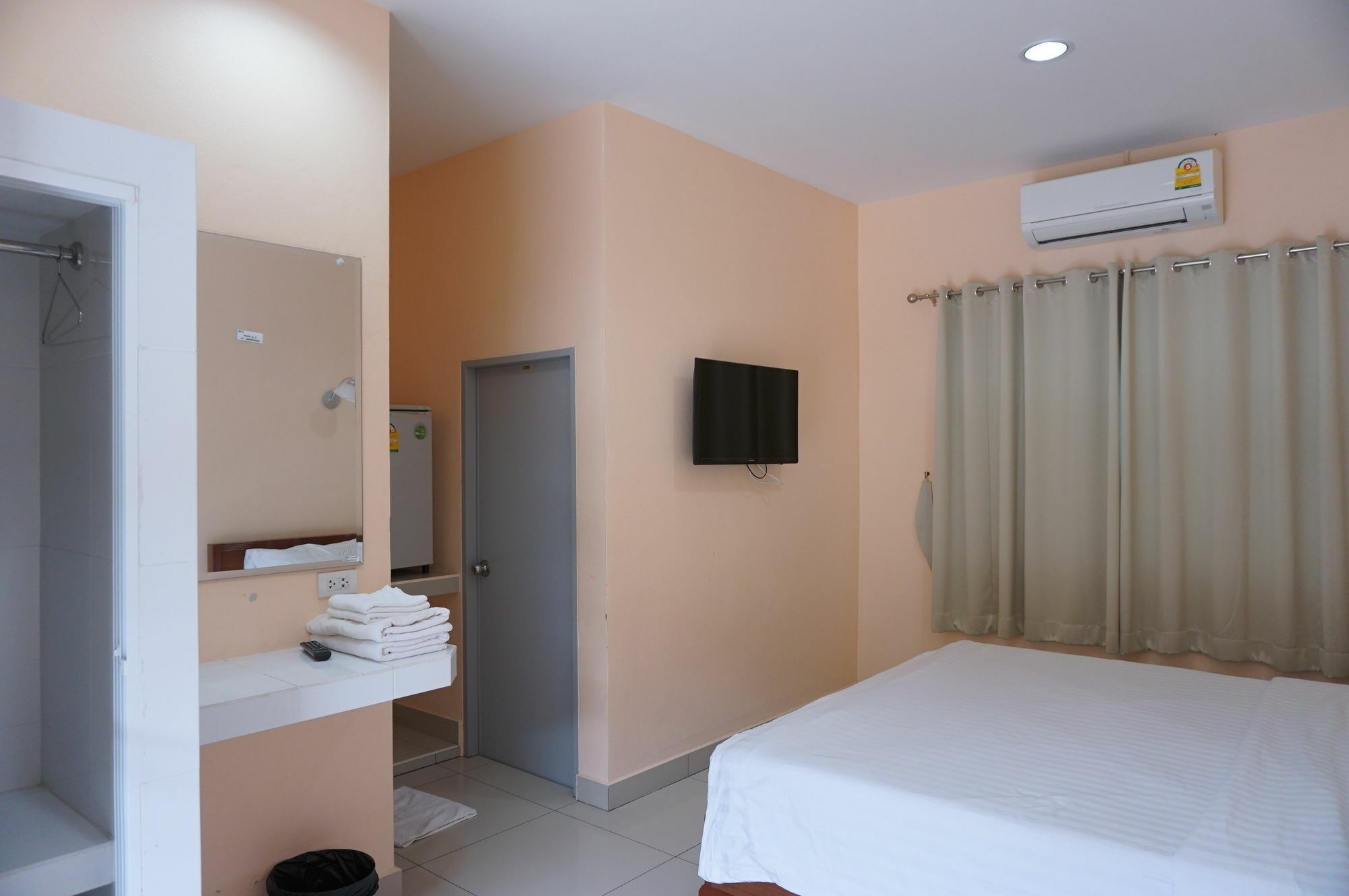Jirasin Hotel & Apartment Ранонг Экстерьер фото