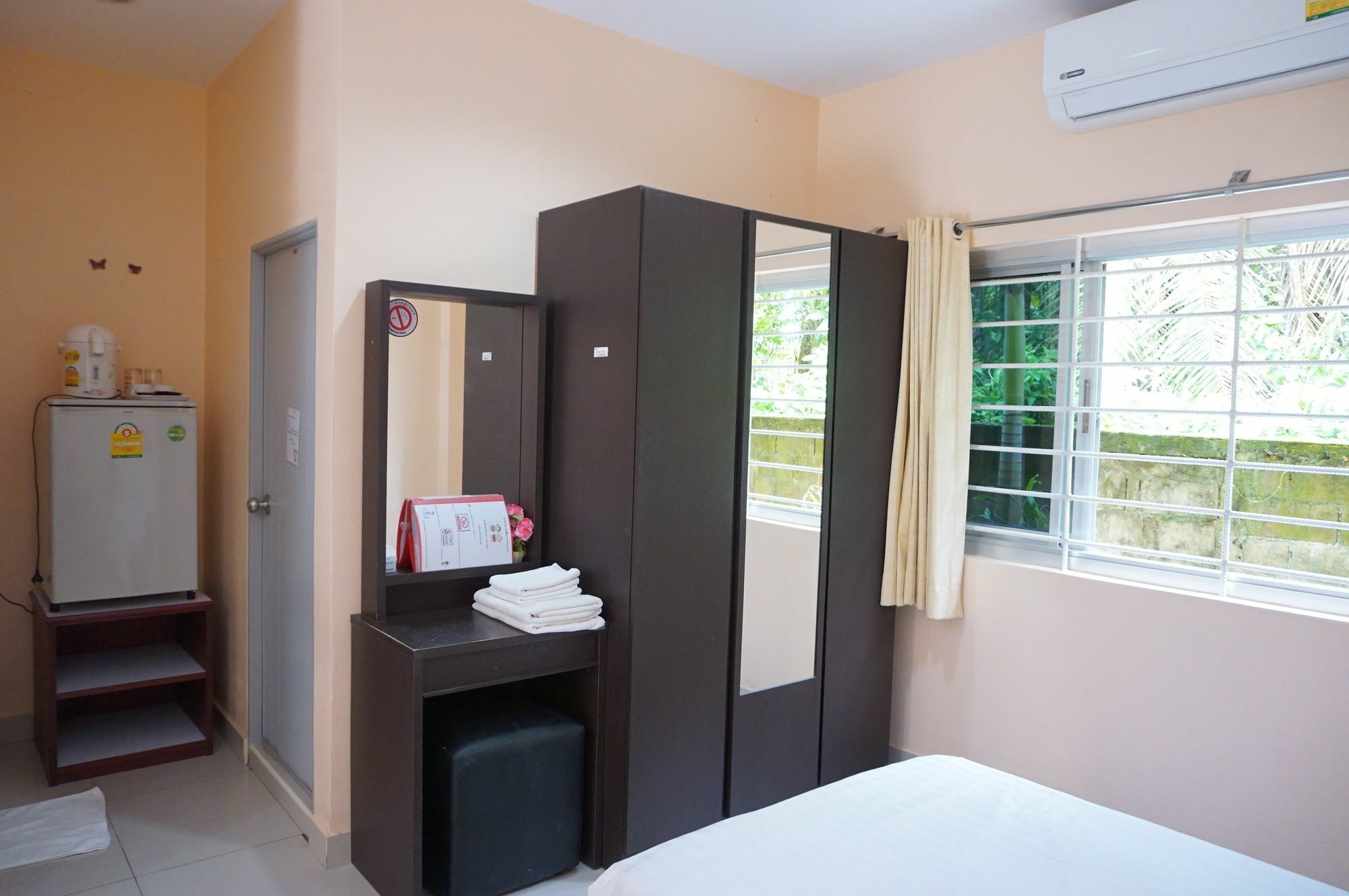 Jirasin Hotel & Apartment Ранонг Экстерьер фото